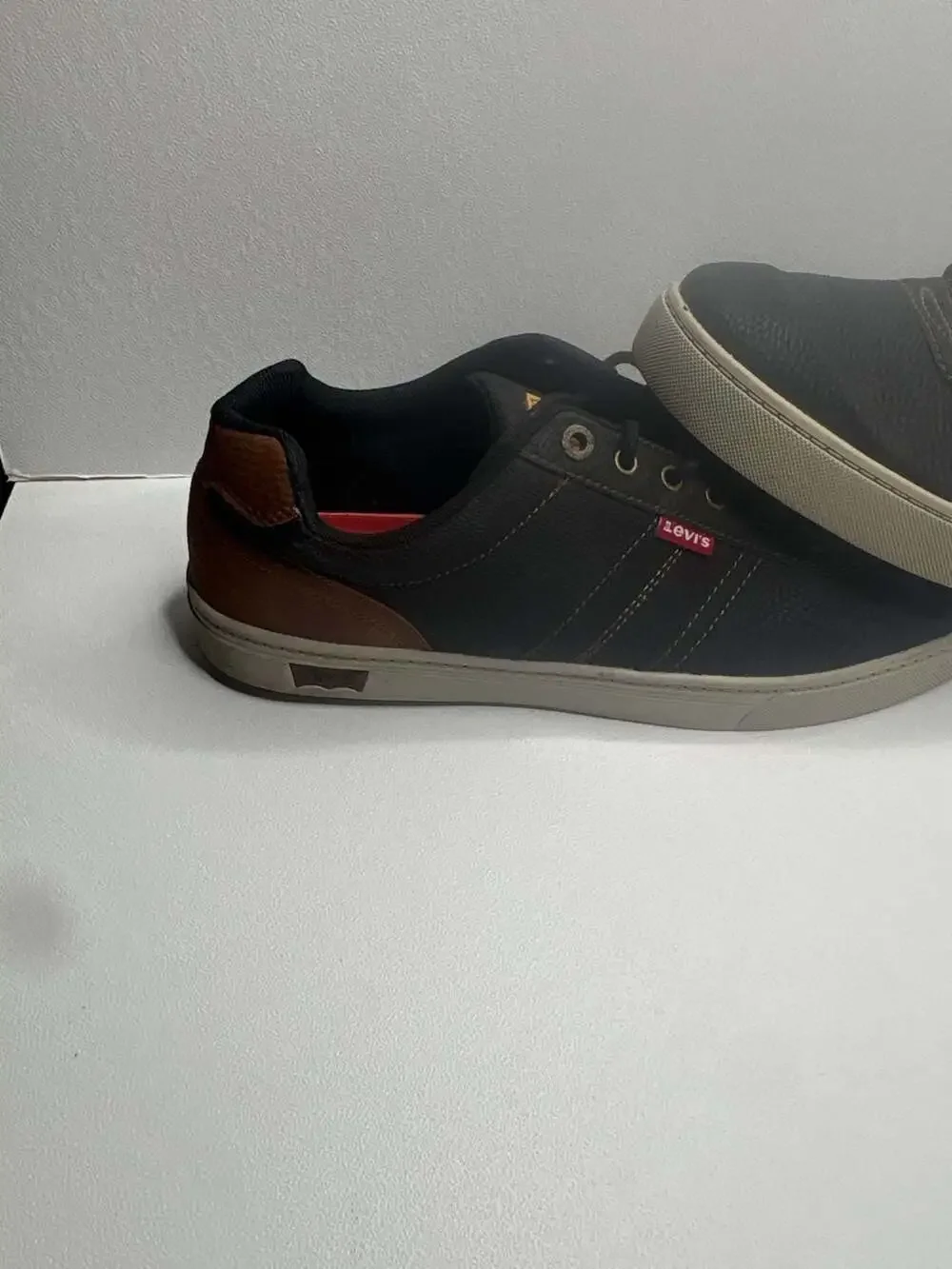 Levi's Jason-WX Low Top Casual Sneakers in Black/Tan